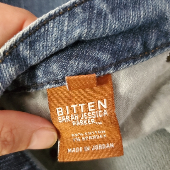FINAL $❗GONE SOON • BITTEN Sarah Jessica Parker Jeans 2. WAS $45. - Picture 11 of 16